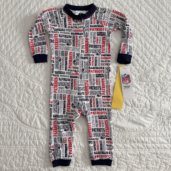 NWT NFL Team Apparel New England Patriots Baby Sleeper Onesie 12 Months - Picture 1 of 9